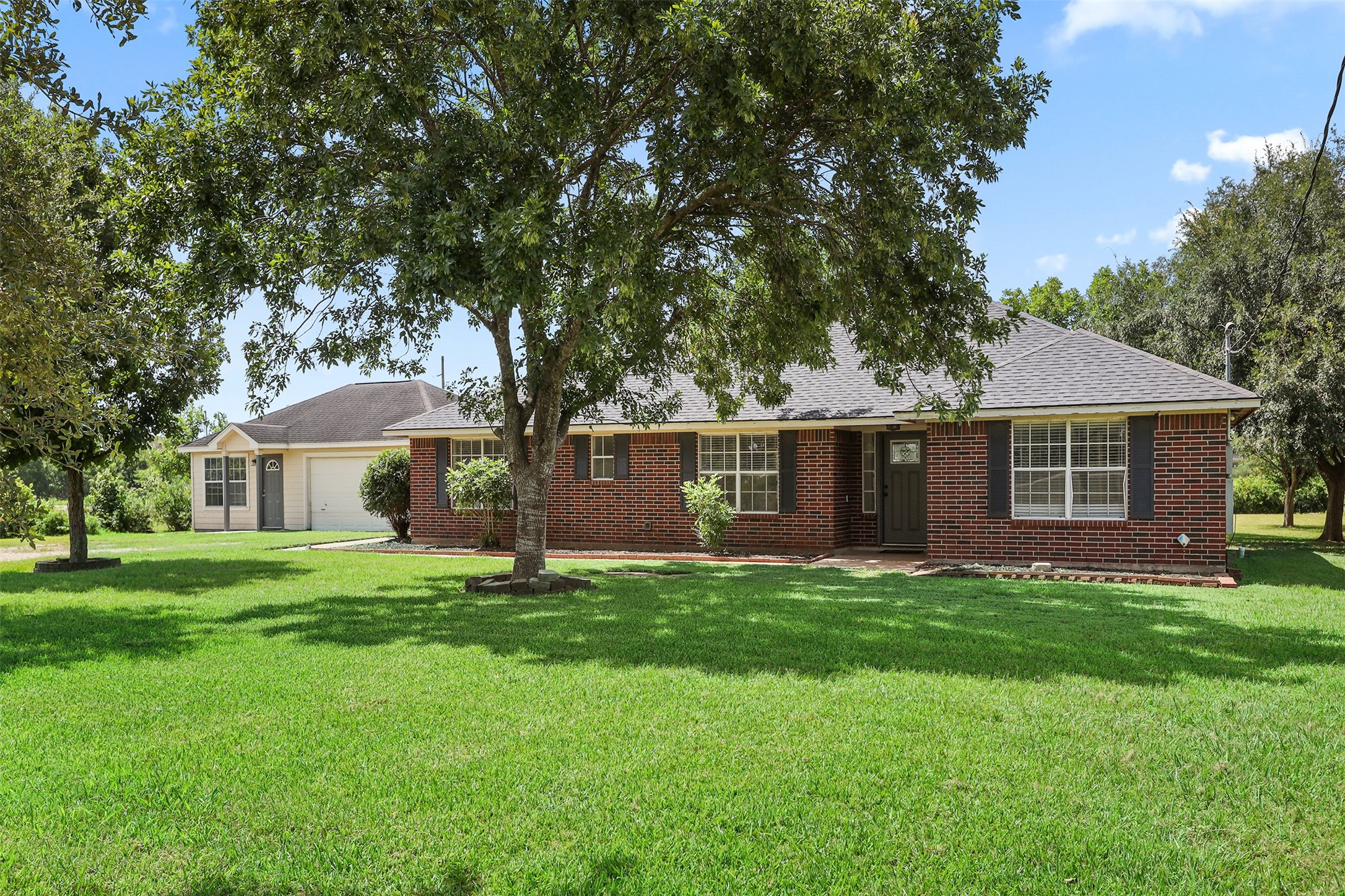 1333 Highway 36 Rosenberg, TX 77471 - Photo 4 of 40 a front view of a house with a yard and trees