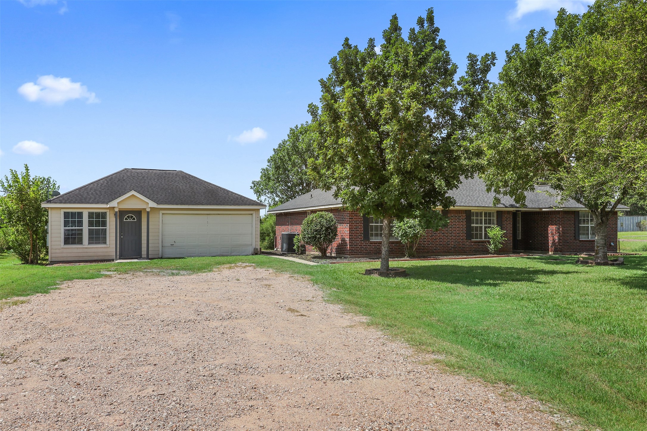 1333 Highway 36 Rosenberg, TX 77471 - Photo 5 of 40 a front view of a house with a yard and garage