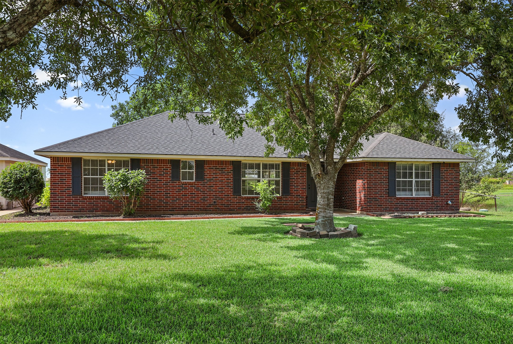 1333 Highway 36 Rosenberg, TX 77471 - Photo 6 of 40 a front view of a house with a garden
