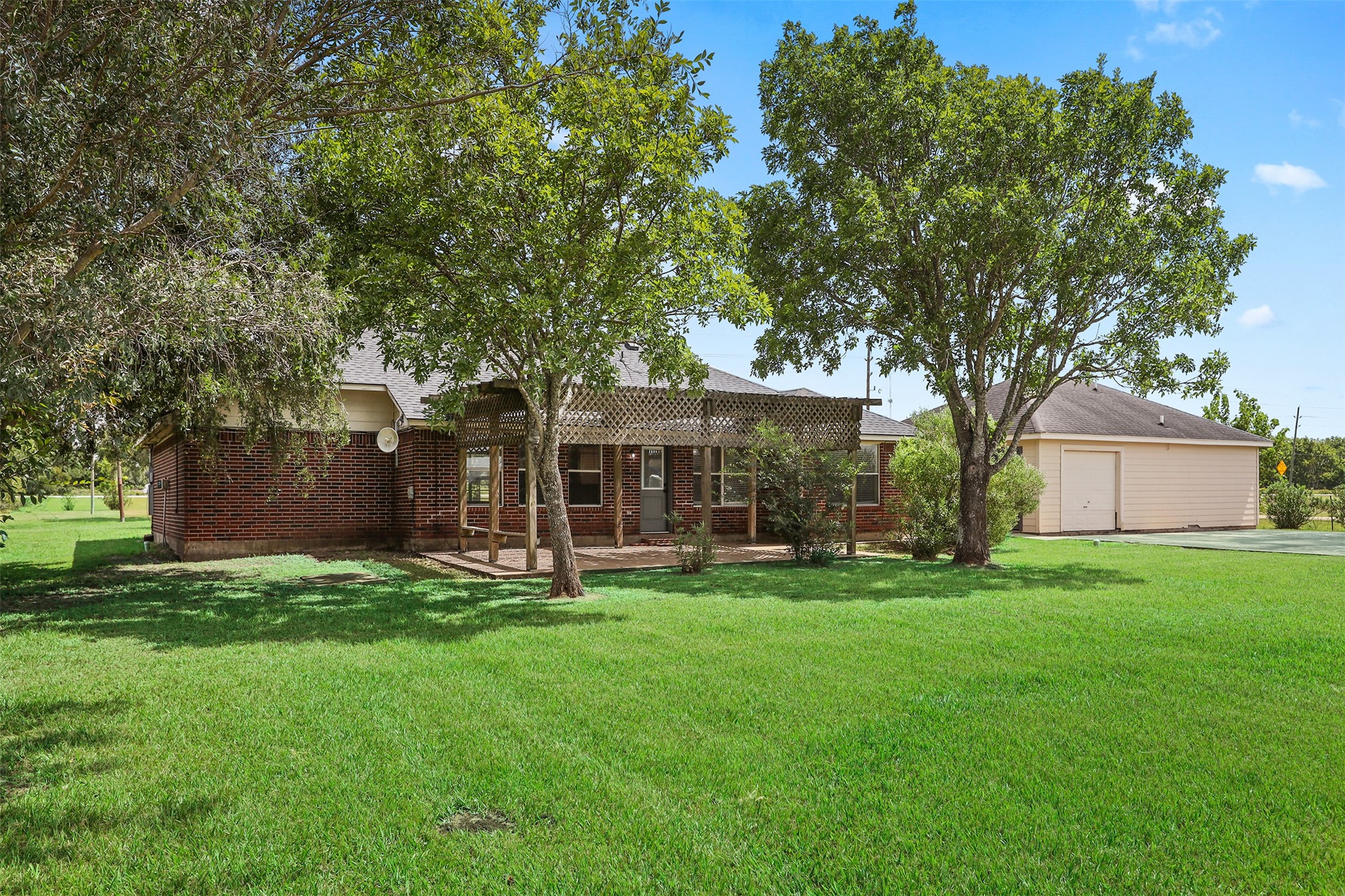 1333 Highway 36 Rosenberg, TX 77471 - Photo 8 of 40 a backyard of a house with table and chairs and a large tree