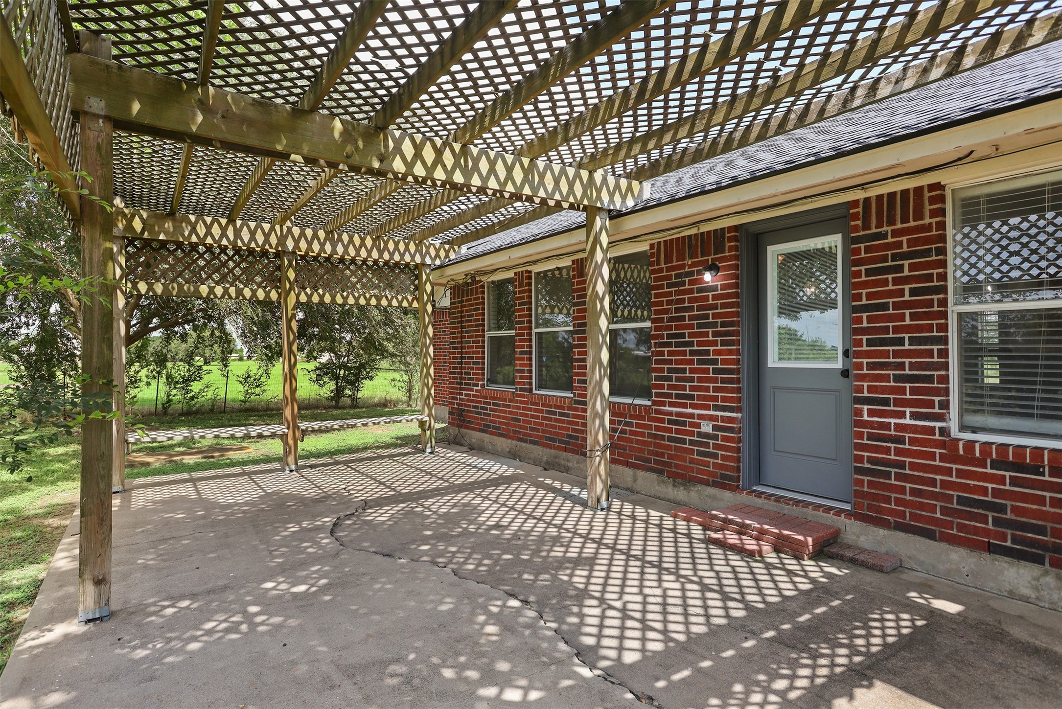 1333 Highway 36 Rosenberg, TX 77471 - Photo 10 of 40 a view of a porch with a table and chairs