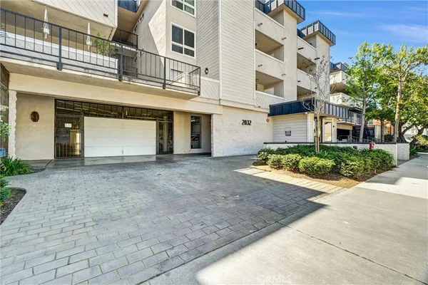 $3,500 | 2032 East Bermuda Street, Unit 204, Long Beach, CA 90814
