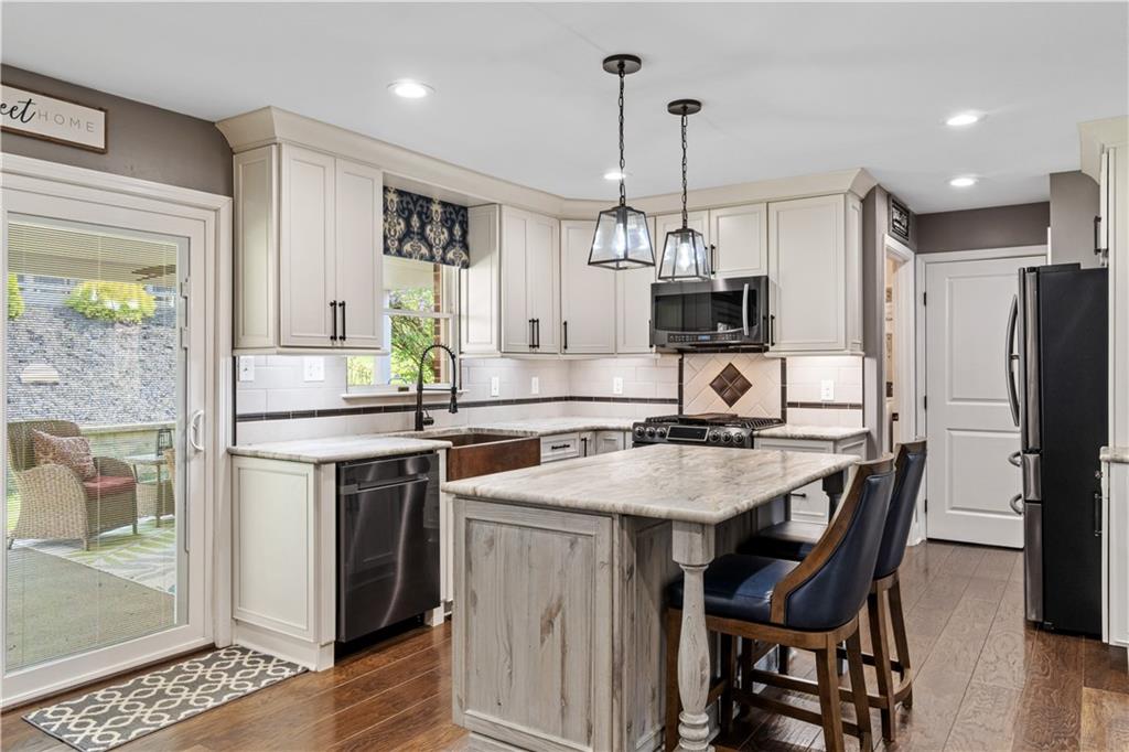 1581 Wilson Road Pittsburgh, PA 15236 - Photo 7 of 25 Gallery Image 7