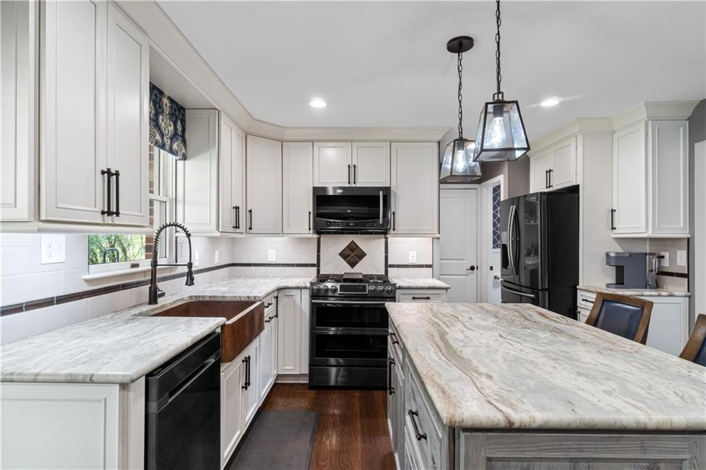 1581 Wilson Road Pittsburgh, PA 15236 - Photo 8 of 25 Gallery Image 8