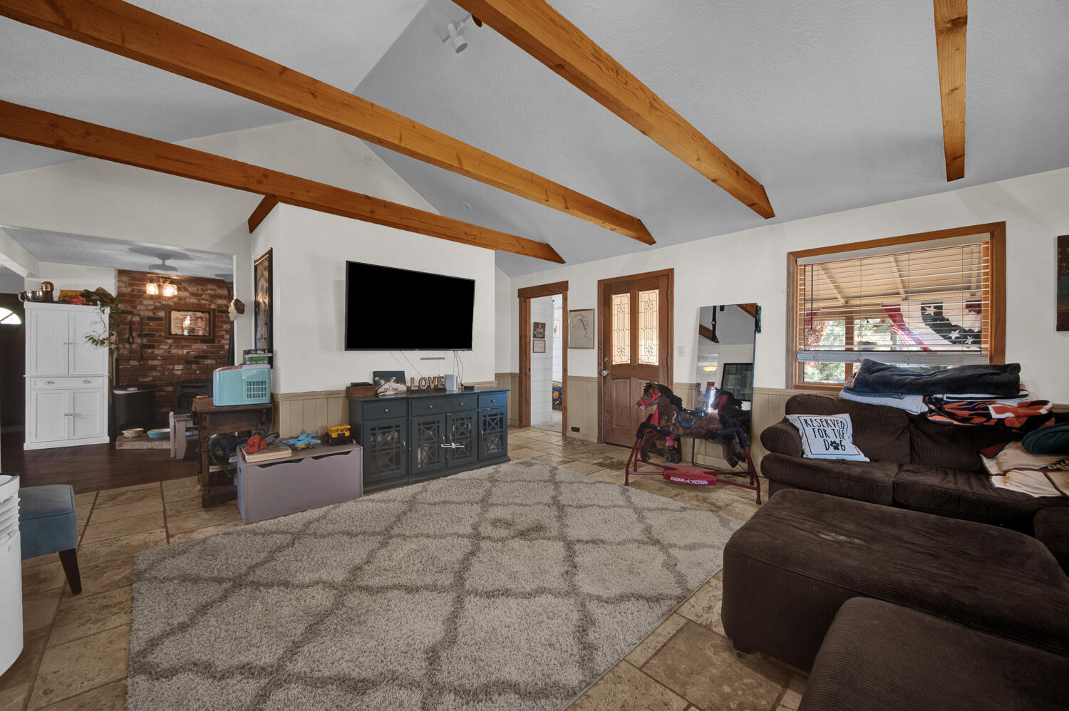 67100 Fryrear Road Bend, OR 97703 - Photo 11 of 38 a living room with furniture and a flat screen tv