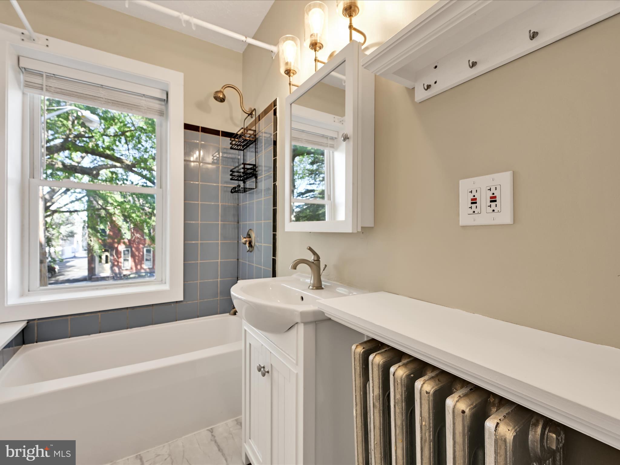 500 Chestnut Street Lebanon, PA 17042 - Photo 24 of 31 a bathroom with a sink a large mirror and a bathtub