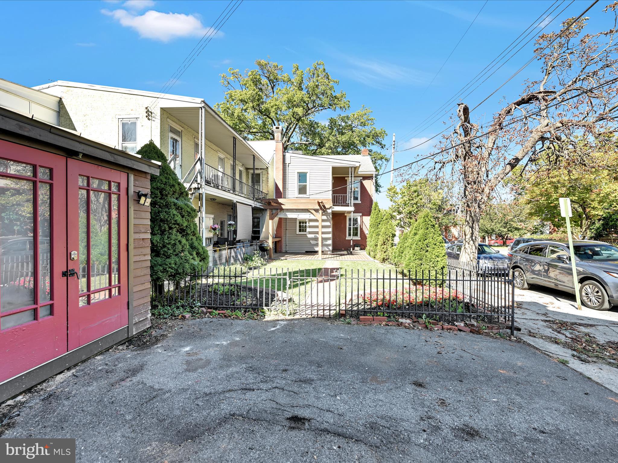 500 Chestnut Street Lebanon, PA 17042 - Photo 30 of 31 a front view of a house with a yard