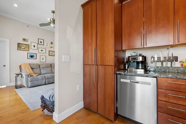 $3,900 | 7 Stillman Place, Unit 10, Boston, MA 02113