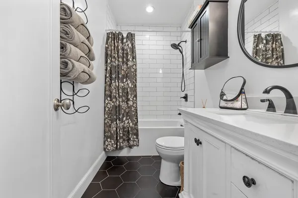 $3,900 | 7 Stillman Place, Unit 10, Boston, MA 02113