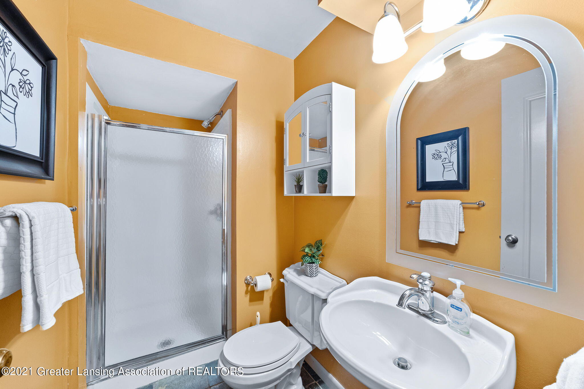6025 Cascade Road Southeast Grand Rapids, MI 49546 - Photo 20 of 31 Bathroom 3