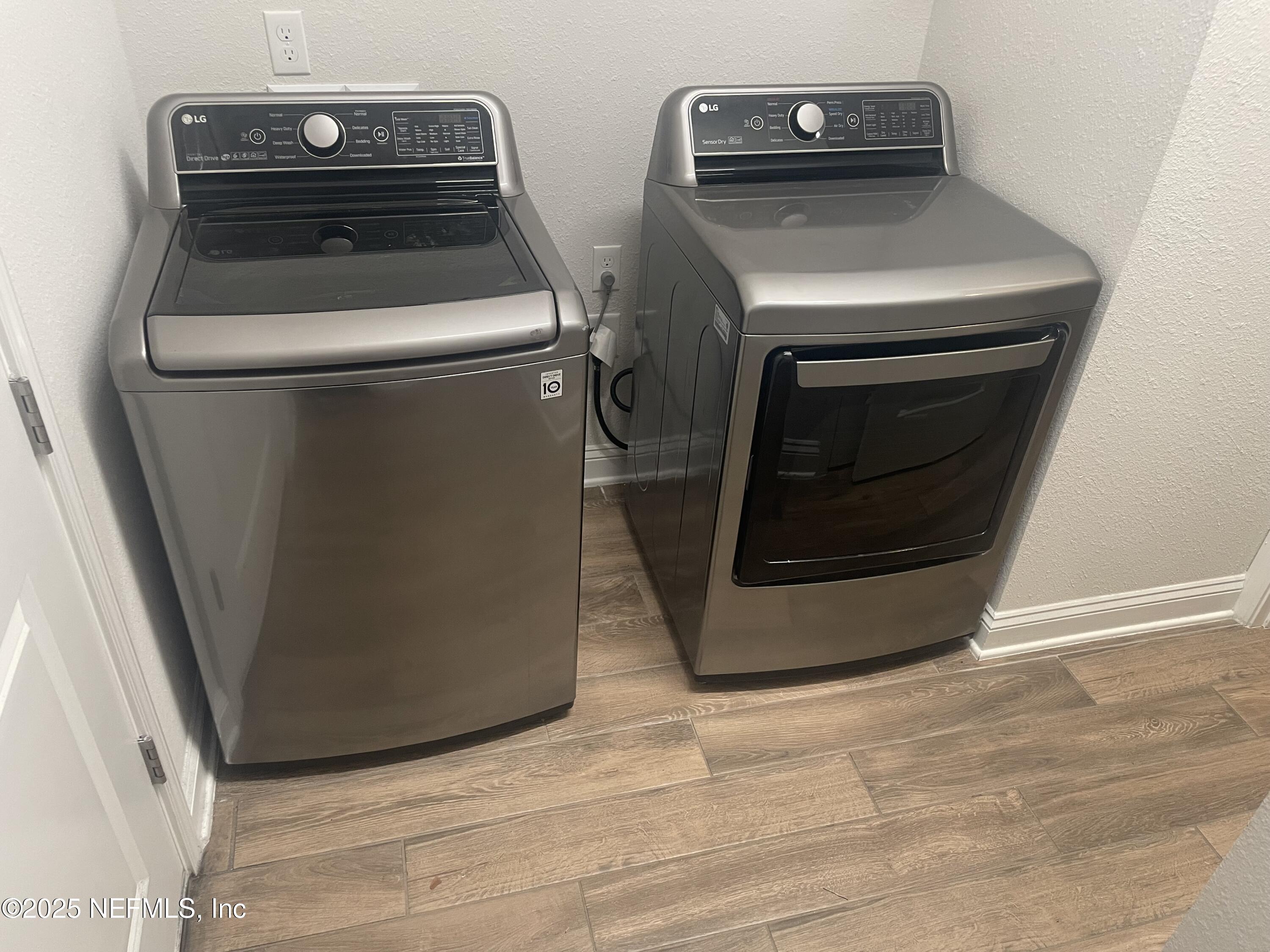 2489 Caprera Circle Jacksonville, FL 32246 - Photo 21 of 30 a utility room with washer and dryer