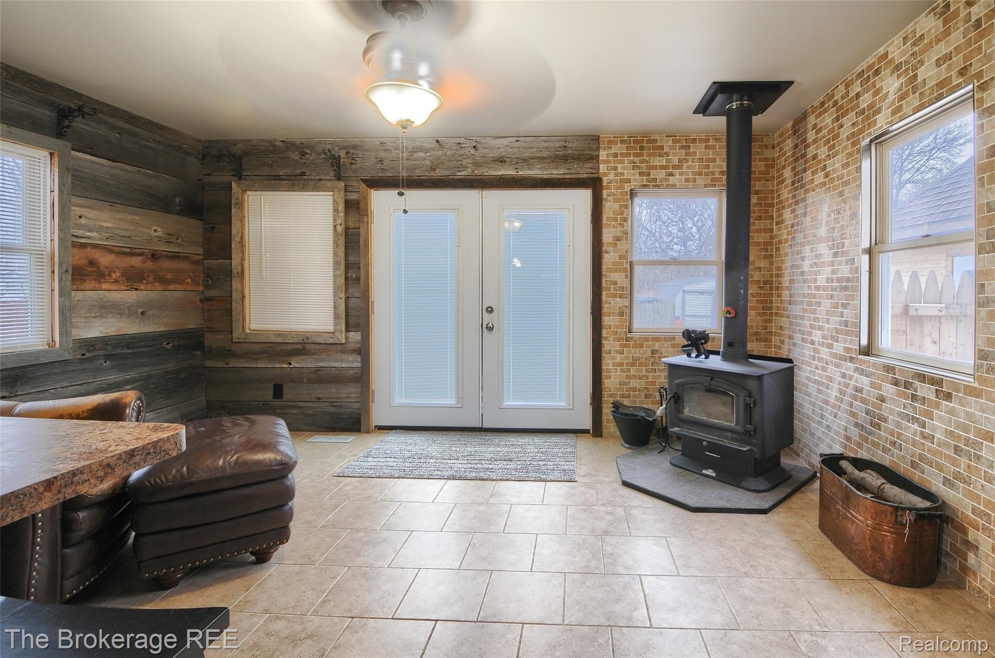 5250 East Carpenter Road Flint, MI 48506 - Photo 17 of 33 DSC_5077-HDR(5).jpg