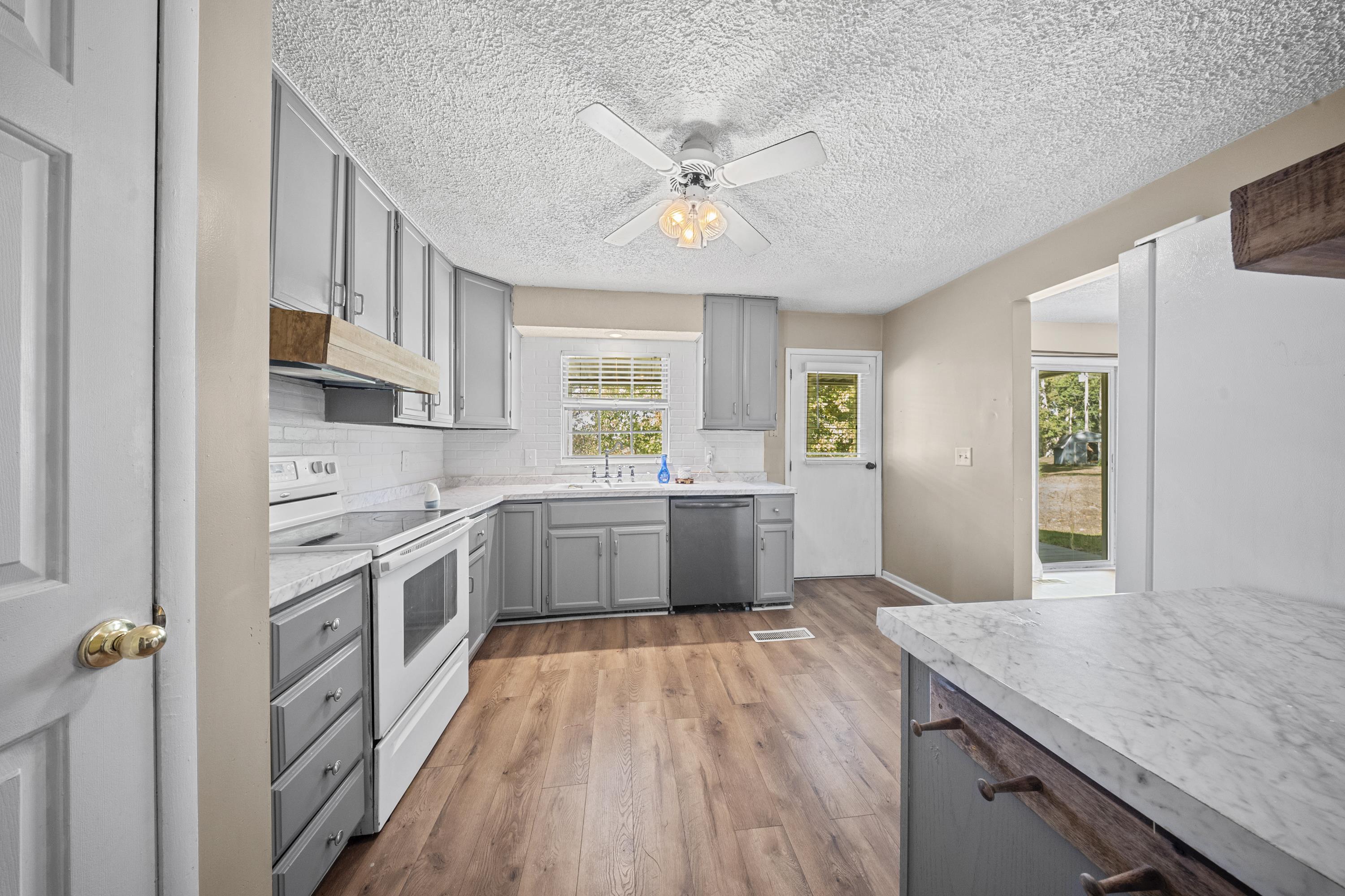 1719 Booth Quillen Road Ashland, KY 41102 - Photo 7 of 33