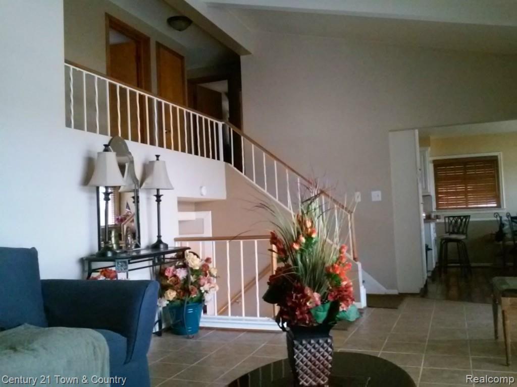 18050 Rainbow Road Fraser, MI 48026 - Photo 6 of 42 6.jpg
