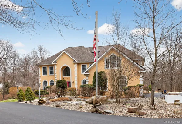 $1,275,000 | 7 Farm Hollow Road, New Windsor, NY 12553