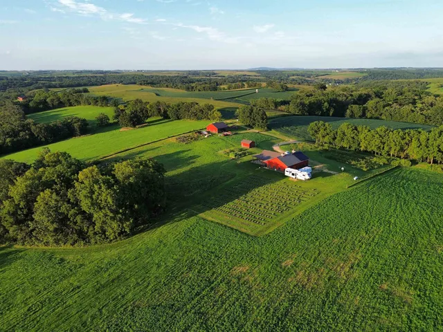 $899,900 | 5320 Sunny Ridge Road, Mineral Point, WI 53565