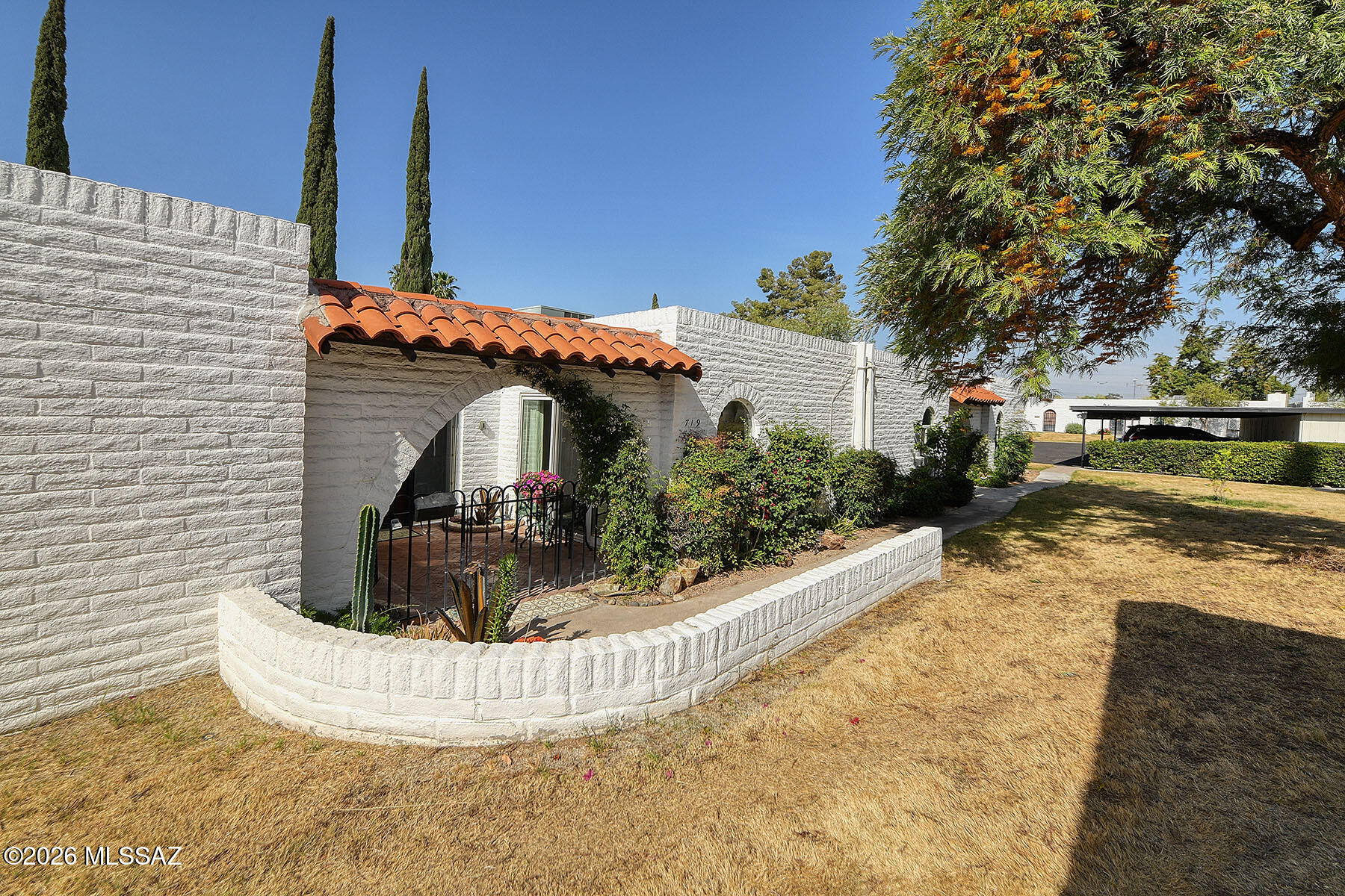 719 West Las Lomitas Road Tucson, AZ 85704 - Photo 5 of 44 a view of a house with a swimming pool
