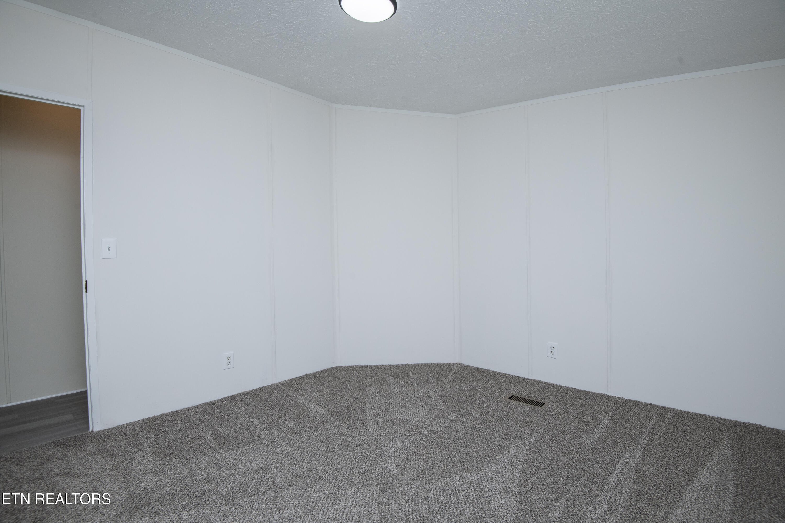 1587 Lower Caney Valley Road Tazewell, TN 37879 - Photo 15 of 42 second bed 1