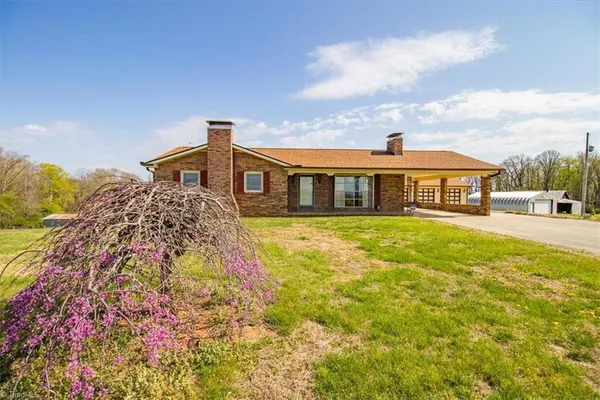 $895,000 | 3556 White Plains Road, Roaring River, NC 28669