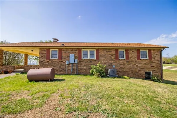 $895,000 | 3556 White Plains Road, Roaring River, NC 28669