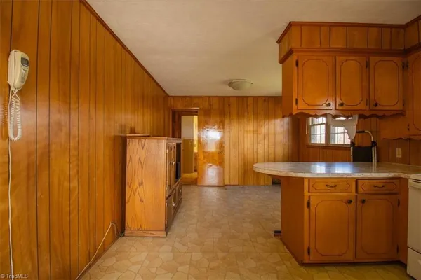 $895,000 | 3556 White Plains Road, Roaring River, NC 28669