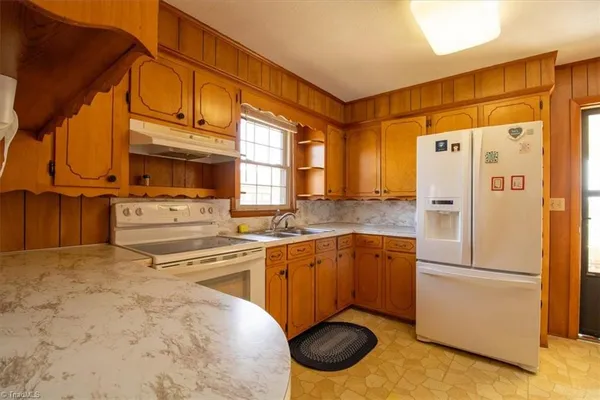 $895,000 | 3556 White Plains Road, Roaring River, NC 28669