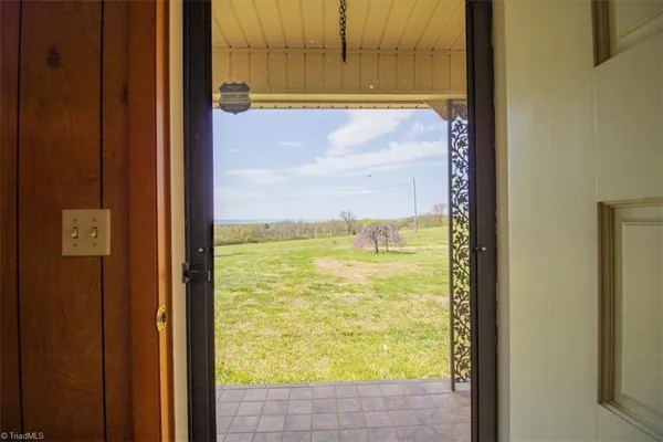 $895,000 | 3556 White Plains Road, Roaring River, NC 28669