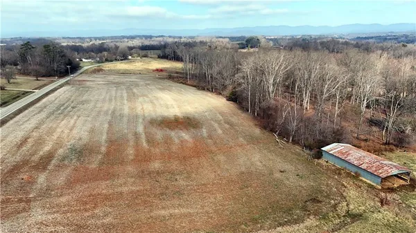 $895,000 | 3556 White Plains Road, Roaring River, NC 28669