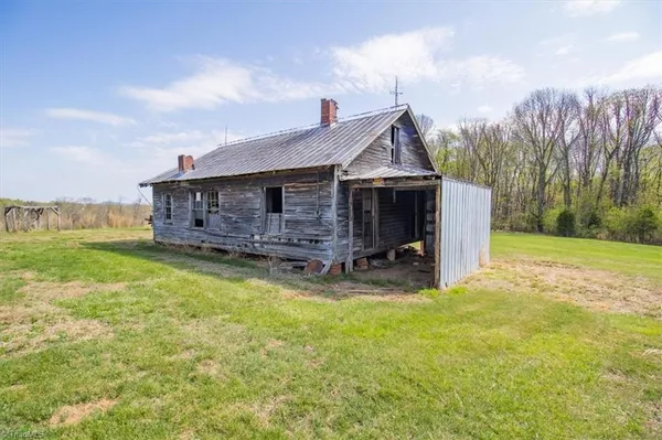 $895,000 | 3556 White Plains Road, Roaring River, NC 28669
