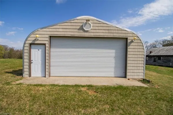 $895,000 | 3556 White Plains Road, Roaring River, NC 28669