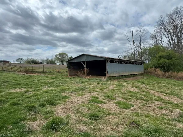 $895,000 | 3556 White Plains Road, Roaring River, NC 28669