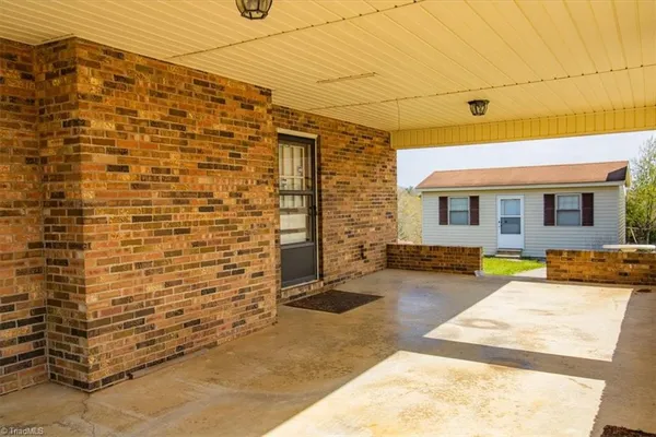 $895,000 | 3556 White Plains Road, Roaring River, NC 28669