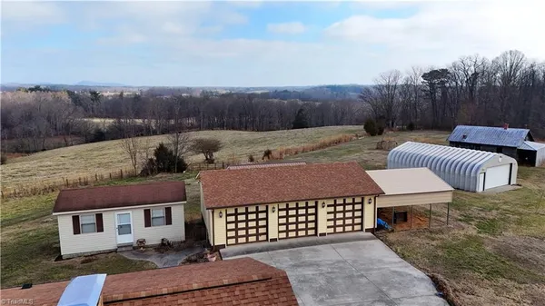 $895,000 | 3556 White Plains Road, Roaring River, NC 28669