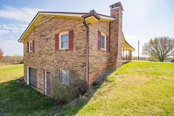 $895,000 | 3556 White Plains Road, Roaring River, NC 28669