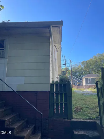 a view of empty room with a fireplace