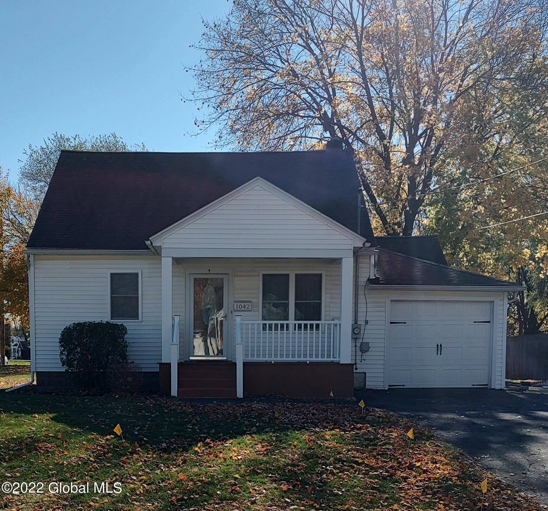 1042 Wavell Road Schenectady, NY 12303 - Photo 1 of 19 Front