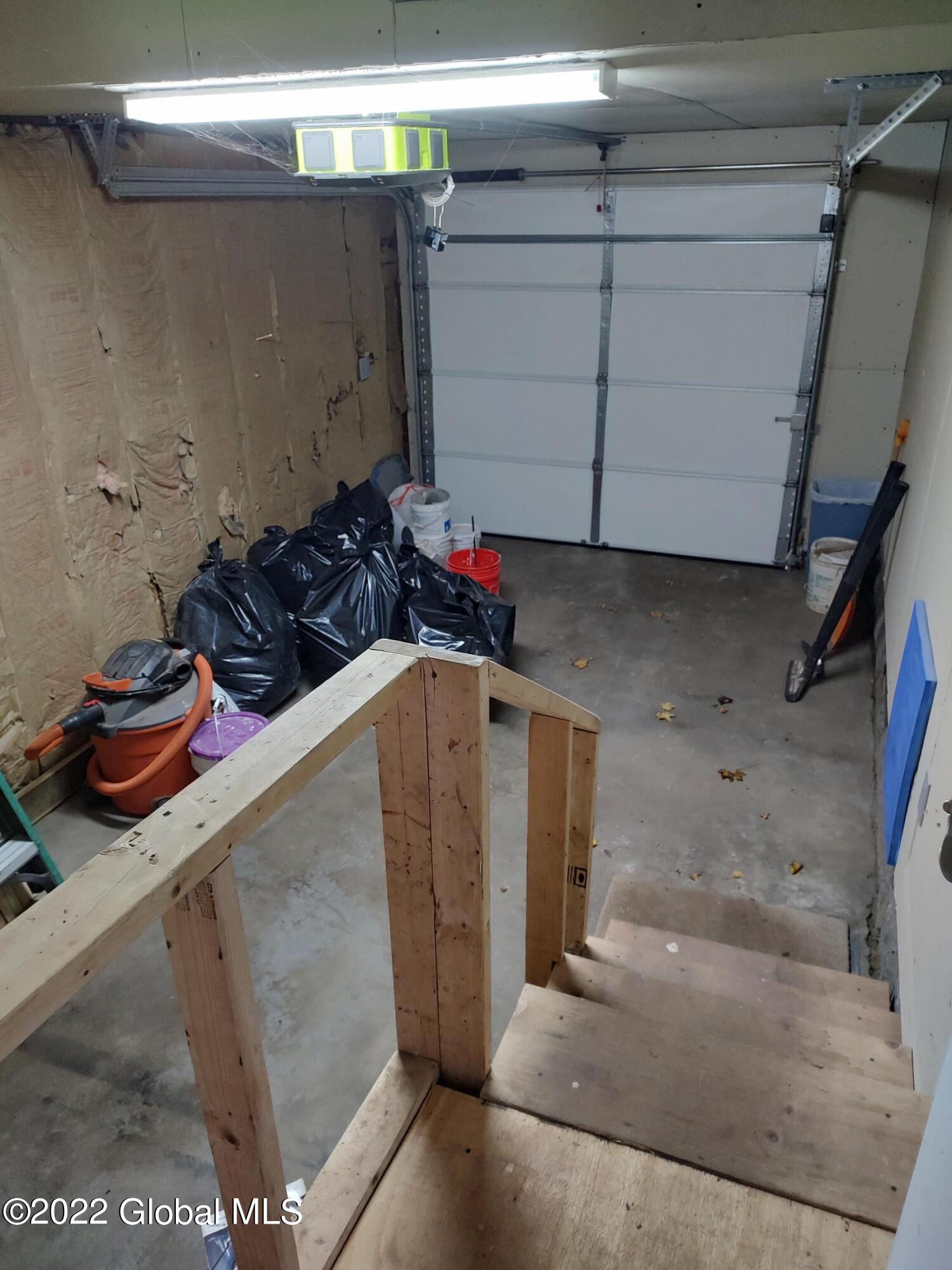 1042 Wavell Road Schenectady, NY 12303 - Photo 19 of 19 Garage