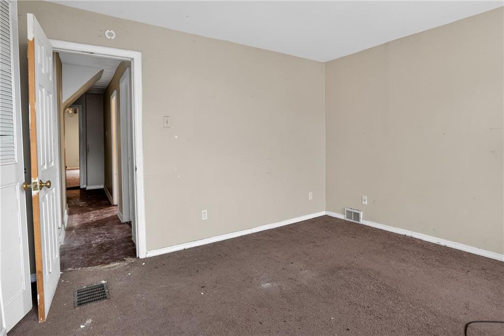 1212 Woodward Avenue McKees Rocks, PA 15136 - Photo 13 of 34 an empty room with a hallway