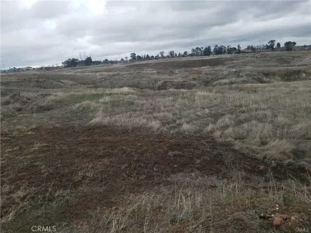 a view of a lake with houses in back