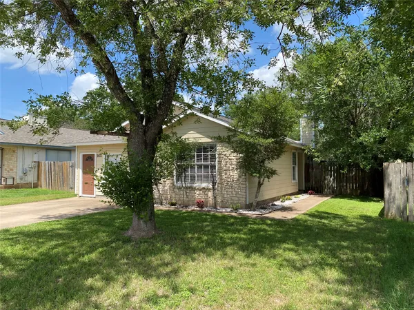 $425,000 | 9511 Curlew Drive, Austin, TX 78748