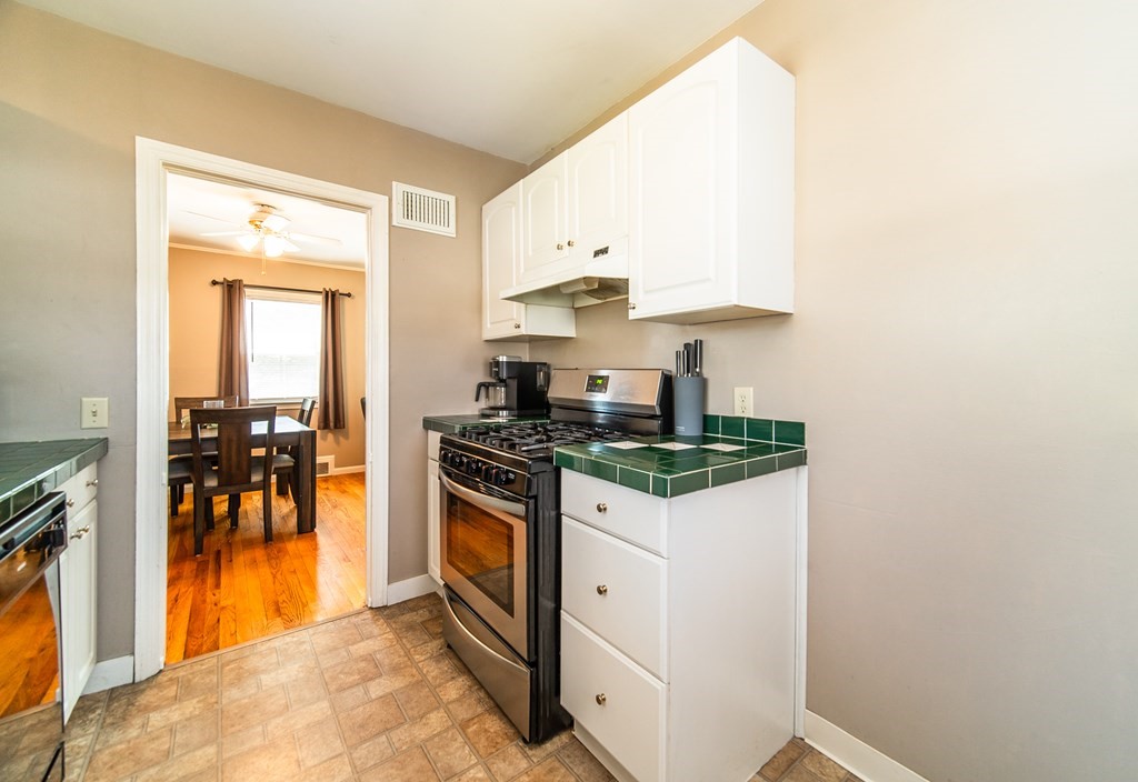 24 White Oak Road Springfield, MA 01128 - Photo 11 of 32