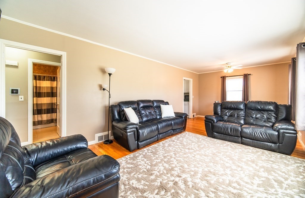 24 White Oak Road Springfield, MA 01128 - Photo 3 of 32