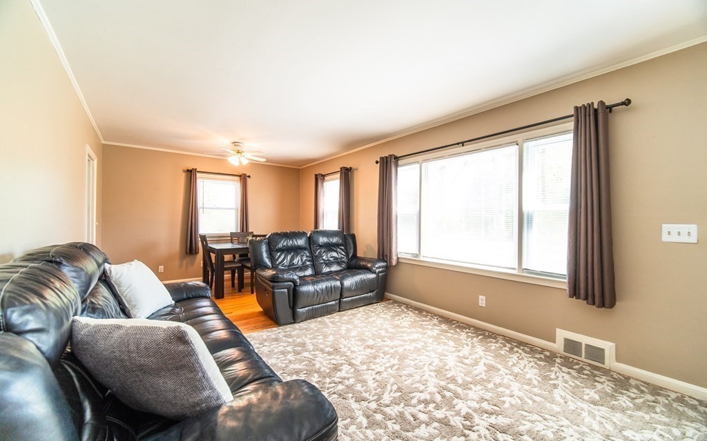 24 White Oak Road Springfield, MA 01128 - Photo 4 of 32