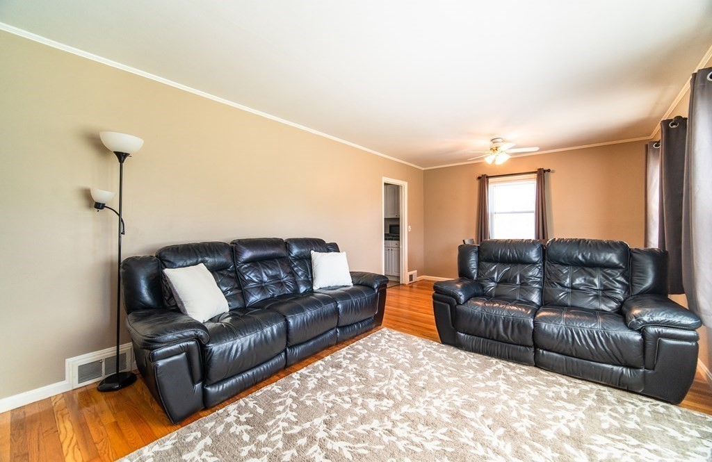 24 White Oak Road Springfield, MA 01128 - Photo 5 of 32