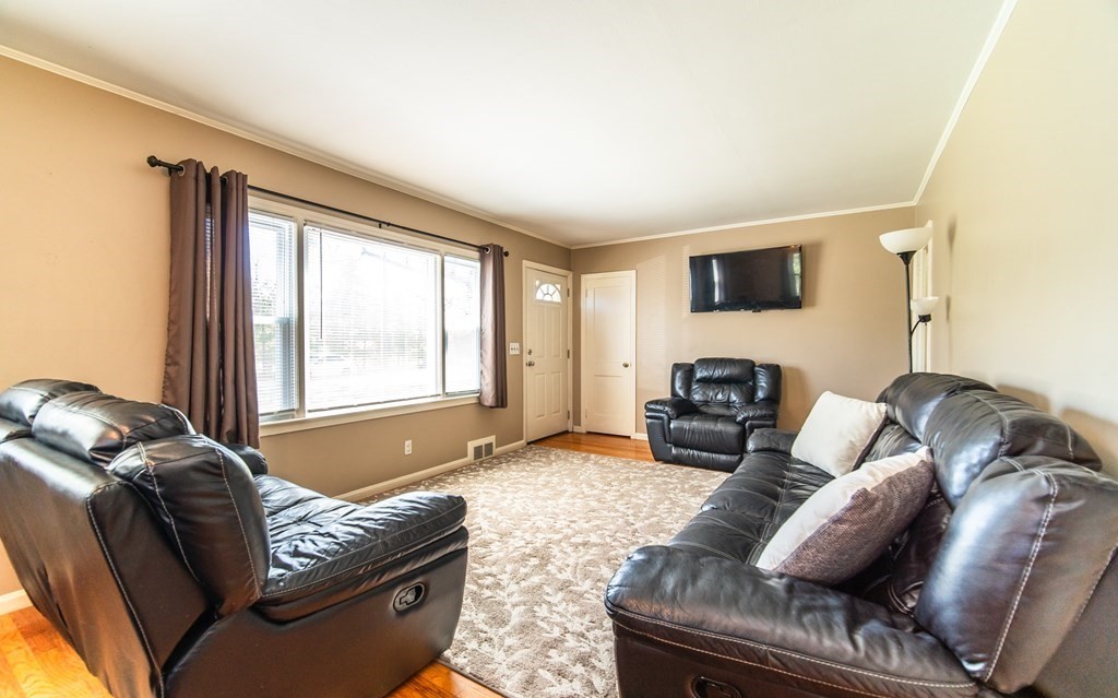 24 White Oak Road Springfield, MA 01128 - Photo 6 of 32