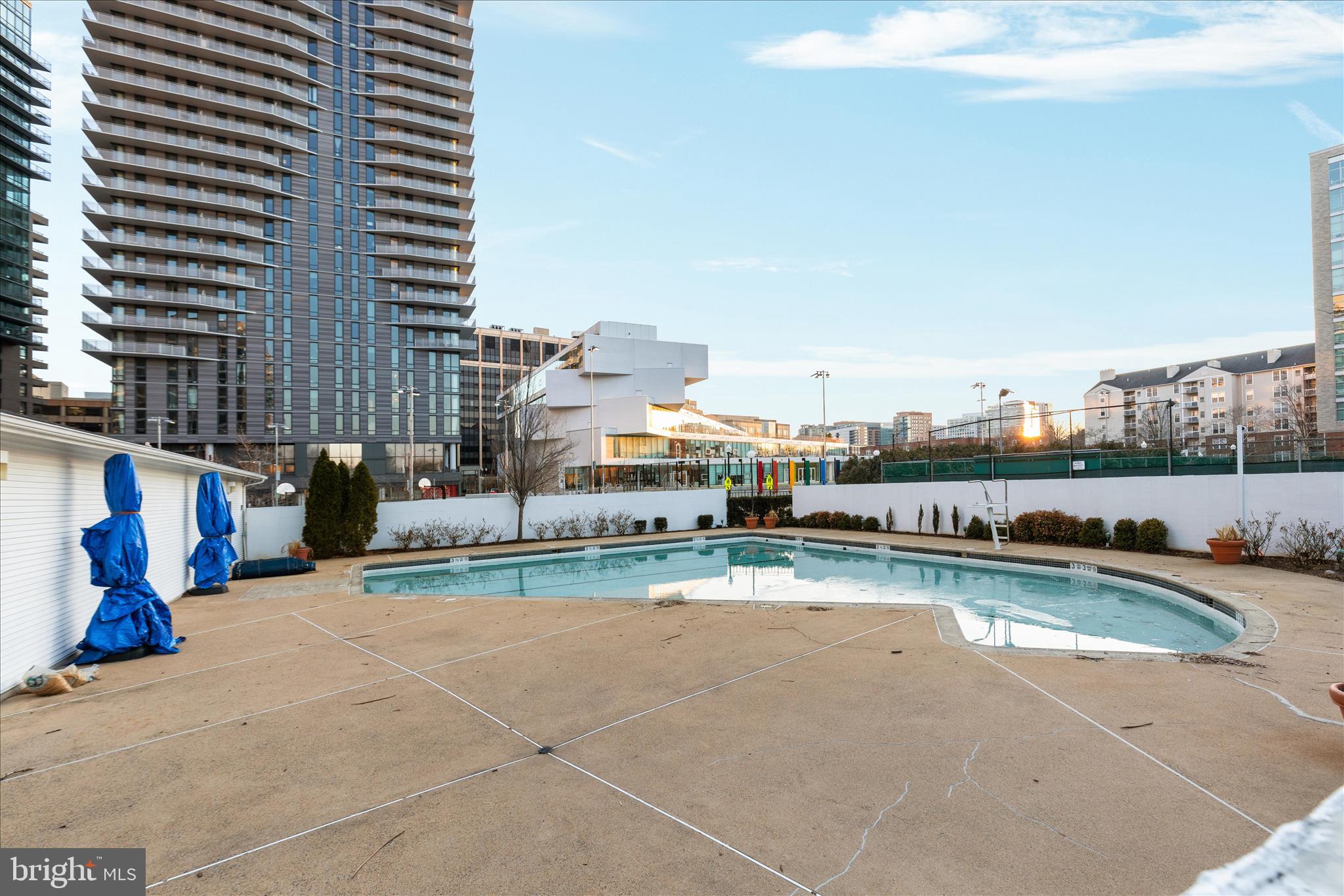 1530 Key Boulevard, Unit 401 Arlington, VA 22209 - Photo 32 of 32 On site pool