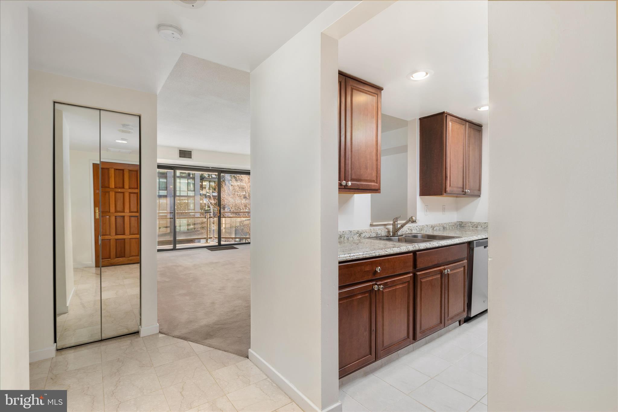 1530 Key Boulevard, Unit 401 Arlington, VA 22209 - Photo 6 of 32