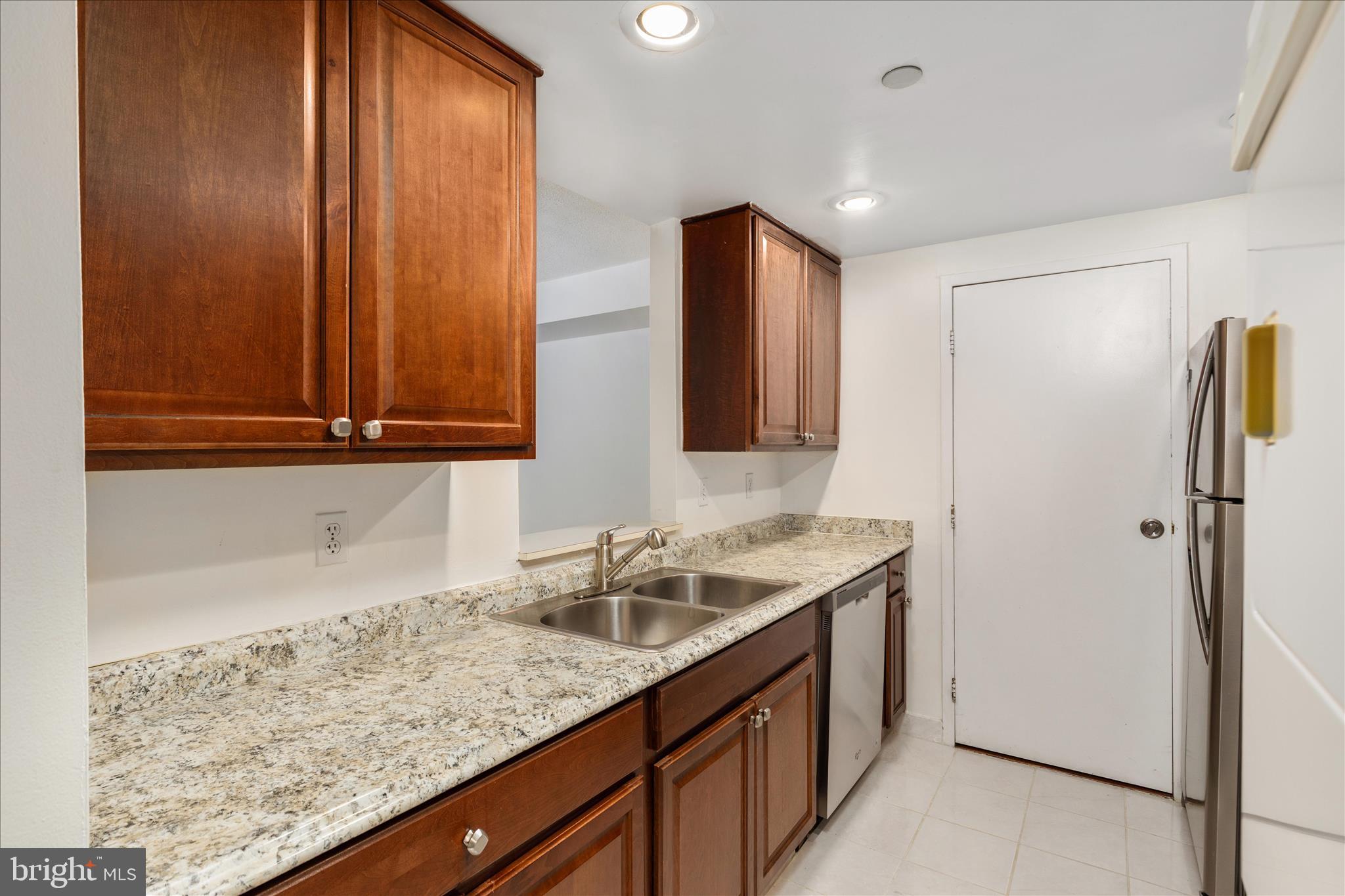 1530 Key Boulevard, Unit 401 Arlington, VA 22209 - Photo 7 of 32