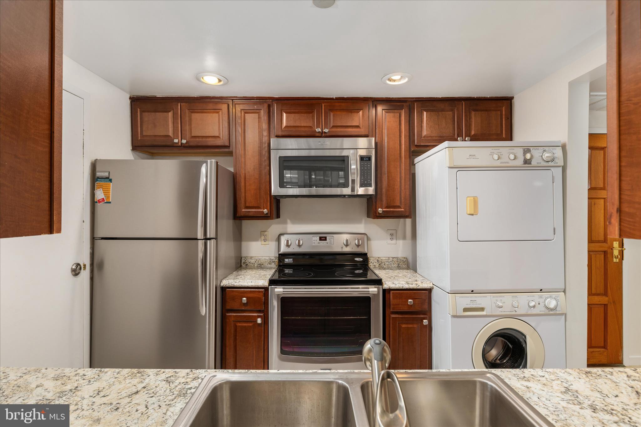 1530 Key Boulevard, Unit 401 Arlington, VA 22209 - Photo 10 of 32 In Unit Washer and Dryer