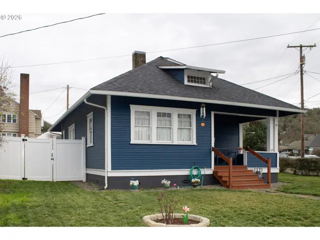 $275,000 | 334 Northeast Nash Street, Roseburg, OR 97470